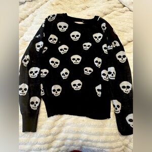 Zenana Outfitters Black Skull Print Sweater - Size juniors medium